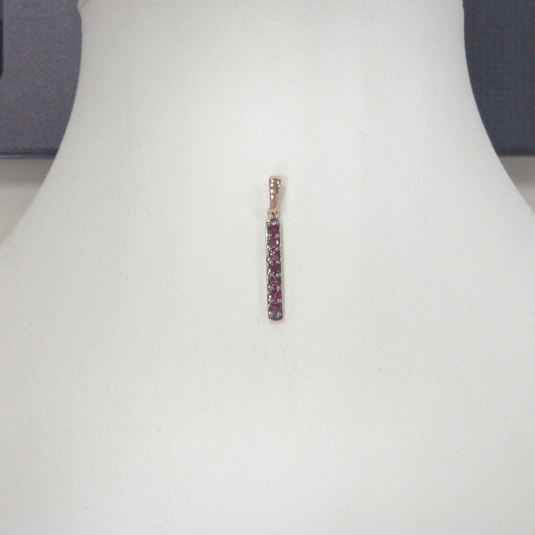 Серебряная подвеска с розовыми бриллиантами